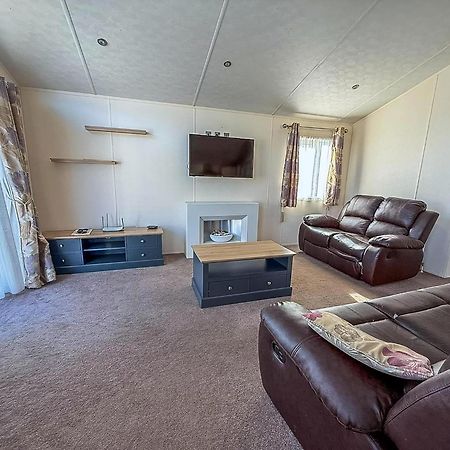 Luxury Lodge At Suffolk Sands Holiday Park Ref 45009Mv Felixstowe Exterior foto
