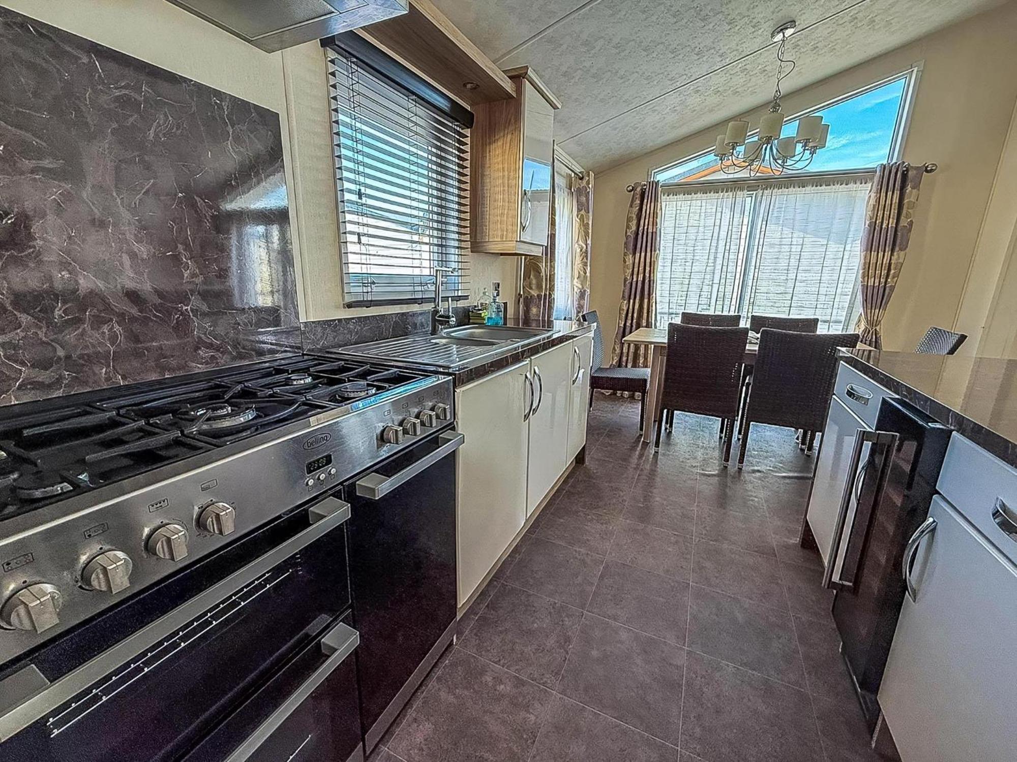 Luxury Lodge At Suffolk Sands Holiday Park Ref 45009Mv Felixstowe Exterior foto